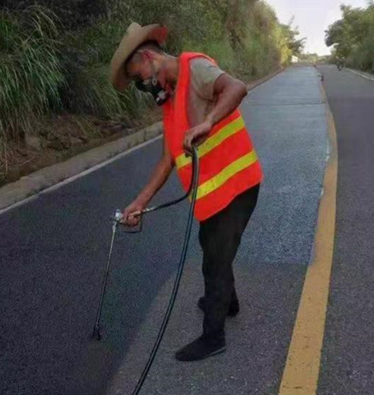 辽源路面喷涂翻新彩色步道施工方案